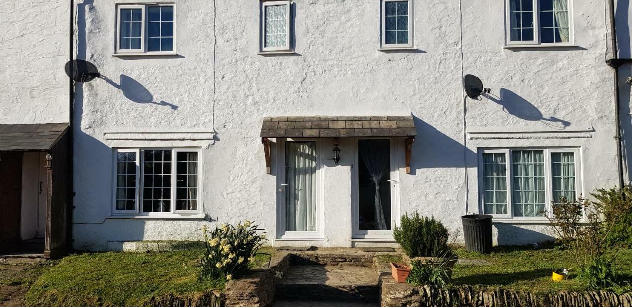 No 4 Trelawney Apartment - Onsite Bar - Restaurant - Horse Riding Menheniot Exterior photo